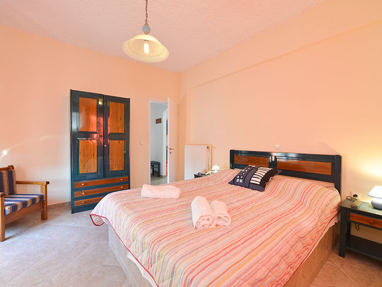 Διαμερίσματα Cyclades Beach στη Σίφνο - Υπνοδωμάτιο με διπλό κρεβάτι
