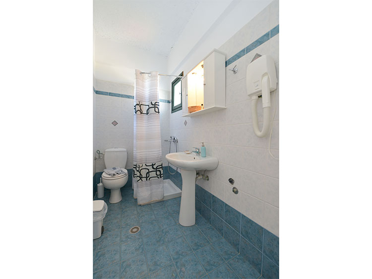 Cyclades Beach apartments in Sifnos - Bathroom